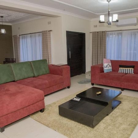 Royal Villa Suites Lusaka Exterior foto