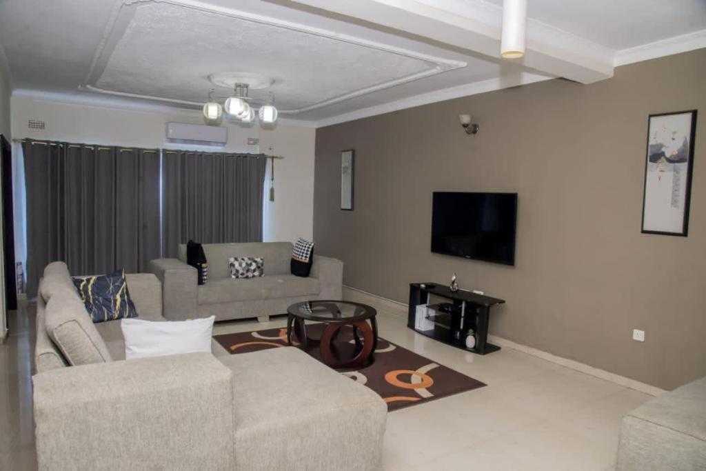 Royal Villa Suites Lusaka Exterior foto
