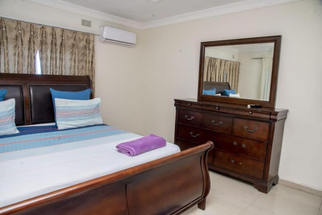 Royal Villa Suites Lusaka Exterior foto