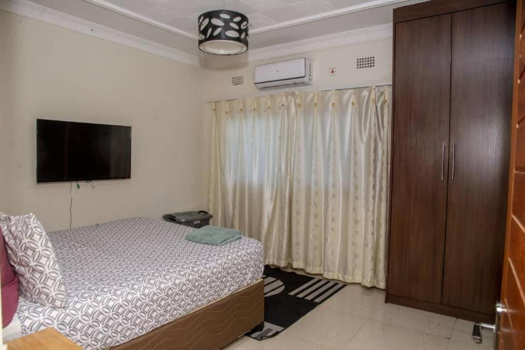 Royal Villa Suites Lusaka Exterior foto