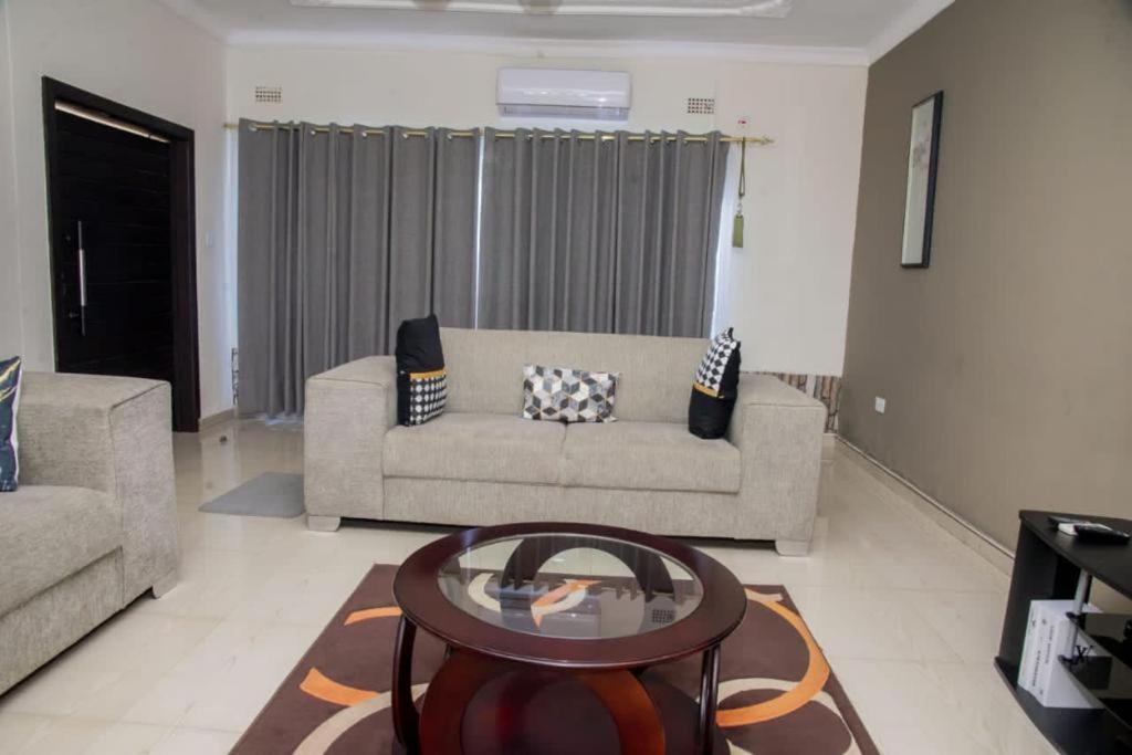 Royal Villa Suites Lusaka Exterior foto