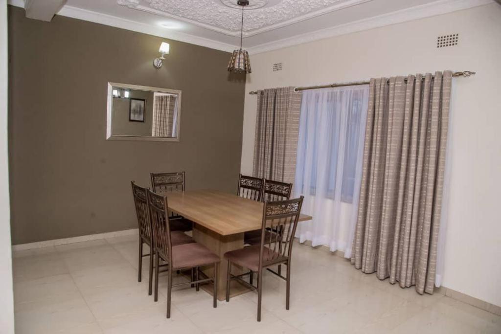 Royal Villa Suites Lusaka Exterior foto